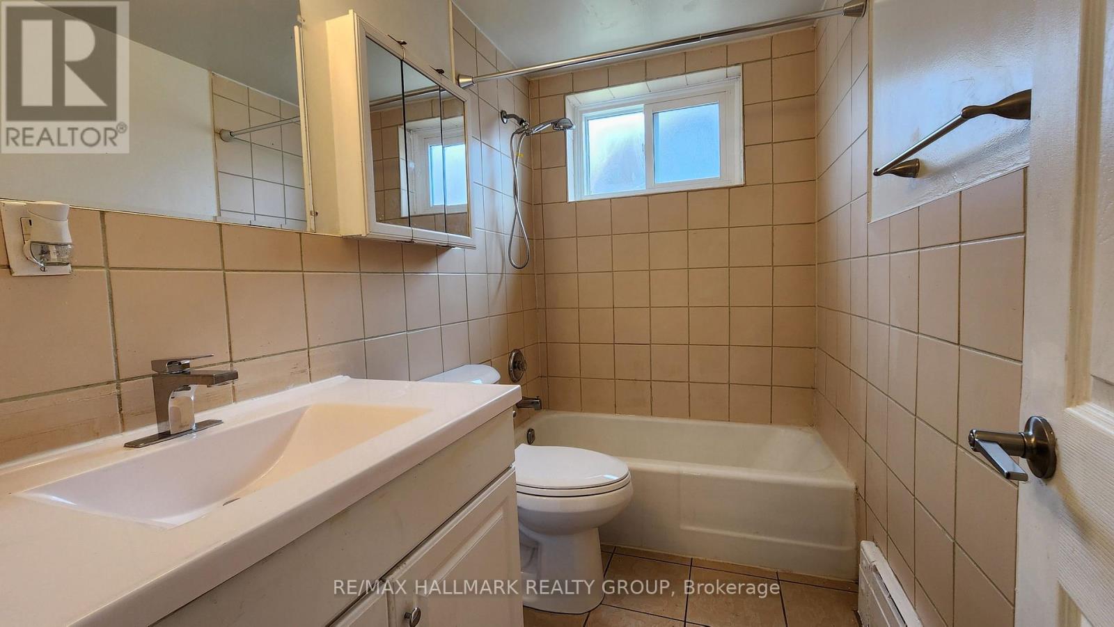 Photo 12 of 1 1280 Dorchester Avenue, Ottawa ON