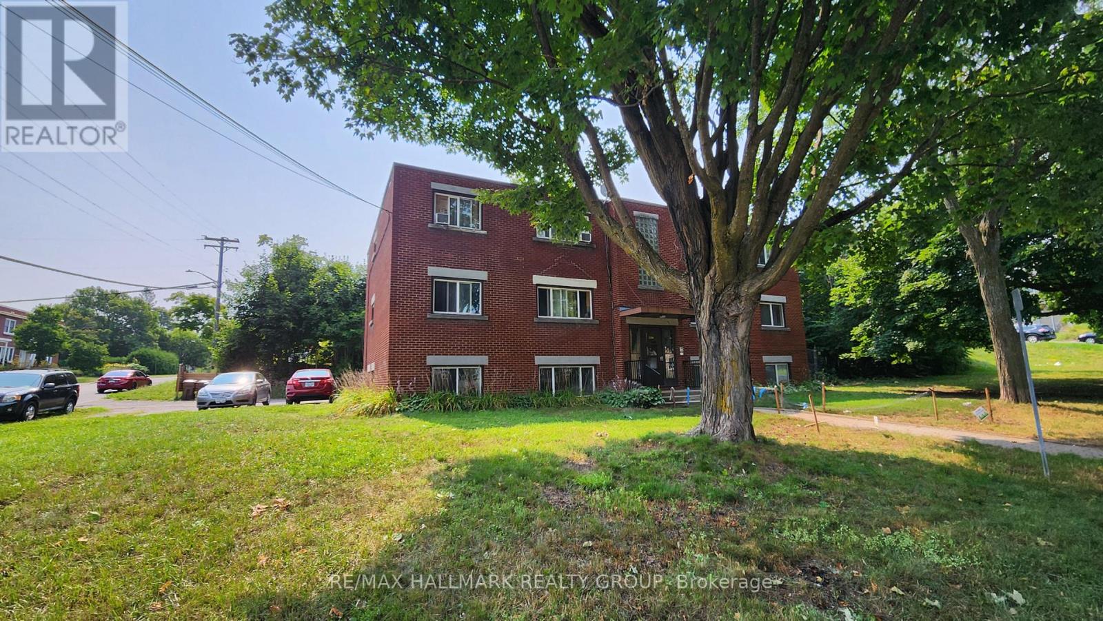 Photo 10 of 1 1280 Dorchester Avenue, Ottawa ON
