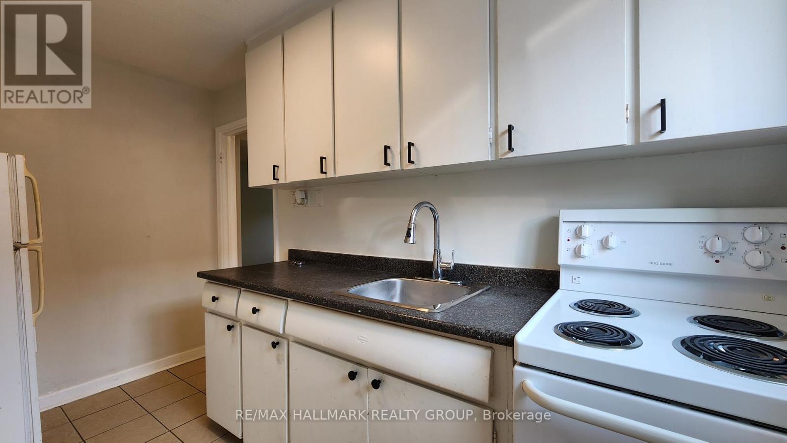 Photo 16 of 1 1280 Dorchester Avenue, Ottawa ON