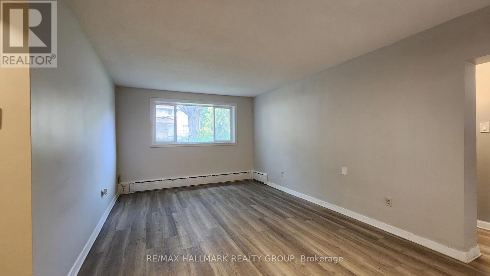 Photo 5 of 1 1280 Dorchester Avenue, Ottawa ON