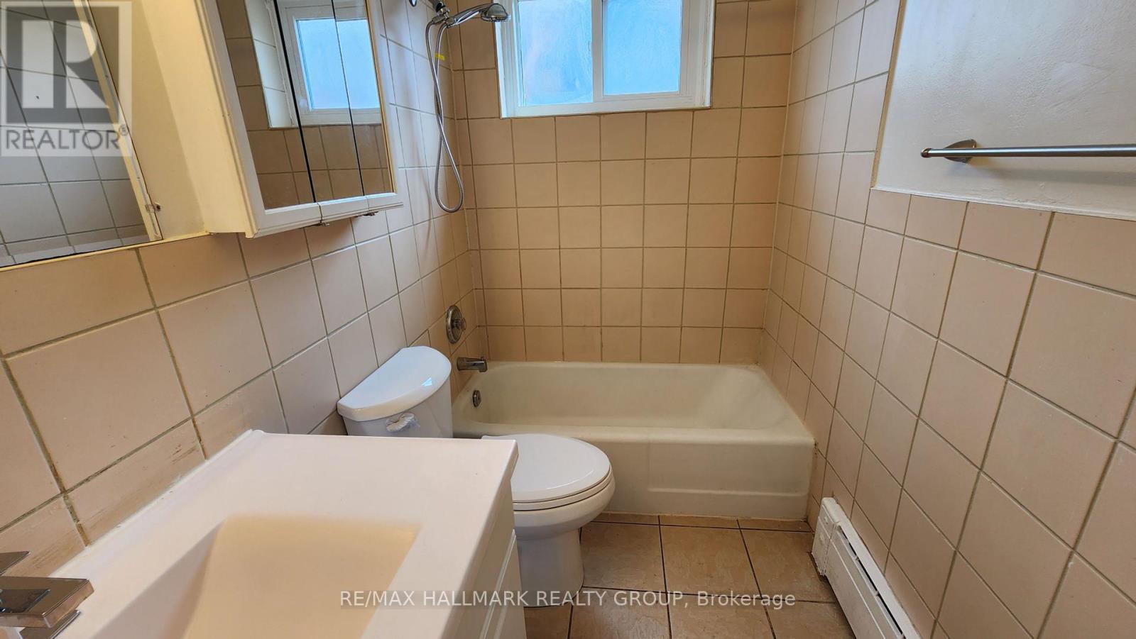Photo 4 of 1 1280 Dorchester Avenue, Ottawa ON