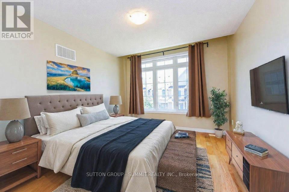 Photo 7 of 54 2435 Greenwich Drive, Oakville ON
