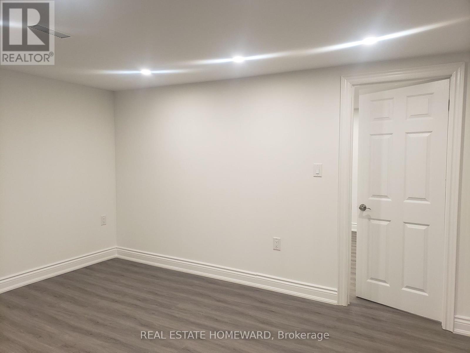 Photo 18 of Lower 932 Elgin Street, Newmarket ON