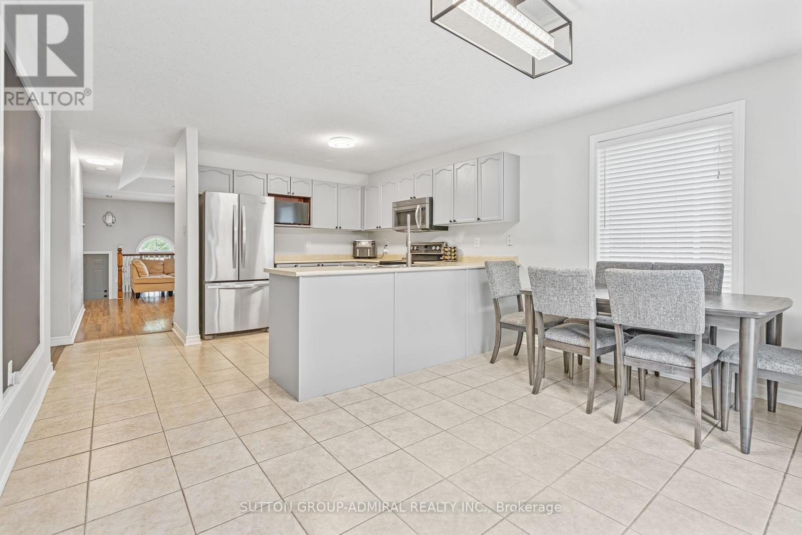 Photo 40 of 16 Empire Drive, Barrie ON
