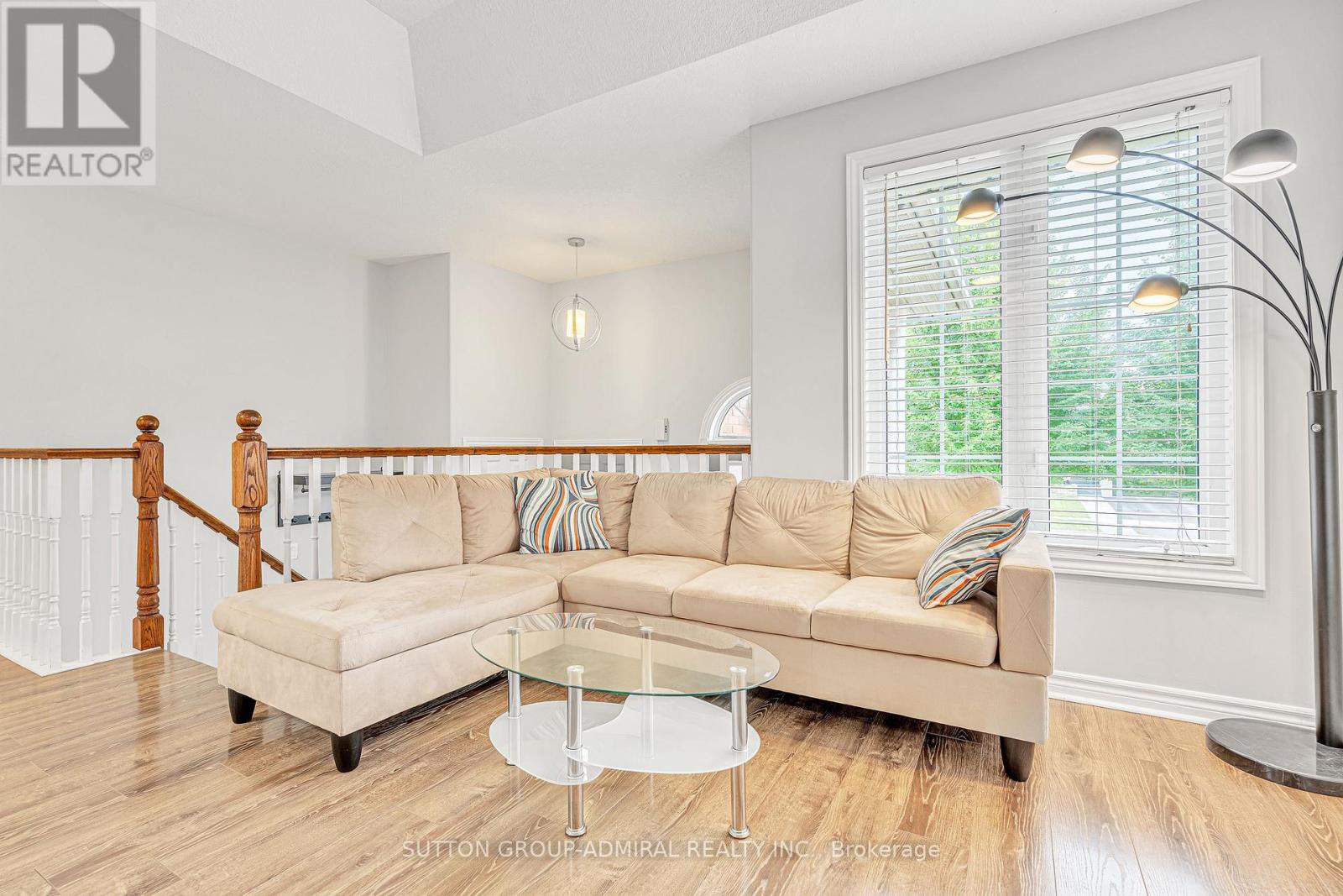 Photo 8 of 16 Empire Drive, Barrie ON