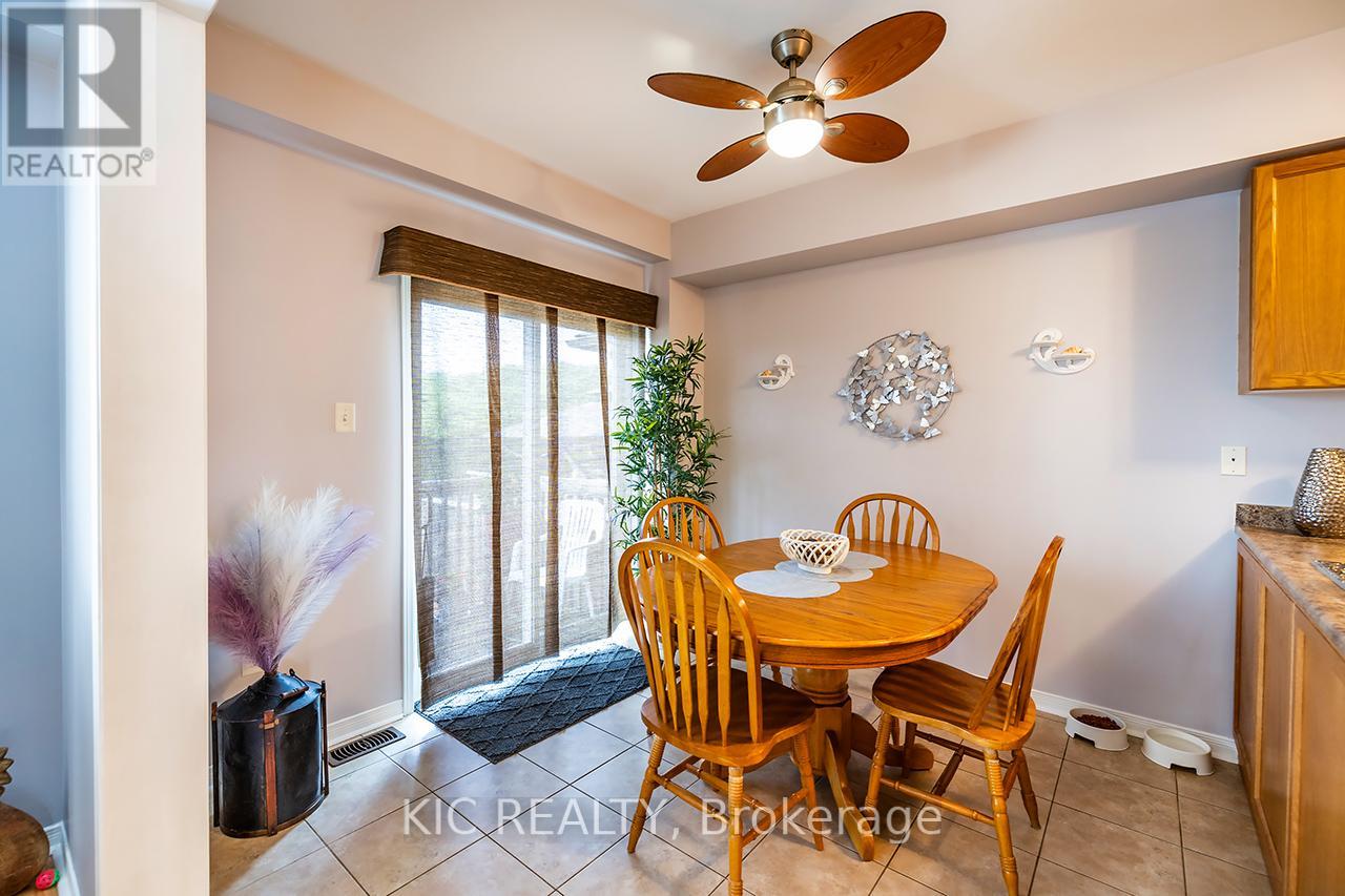 Photo 18 of 40 Puttingedge Drive, Whitby ON