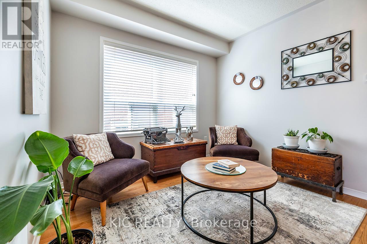 Photo 8 of 40 Puttingedge Drive, Whitby ON