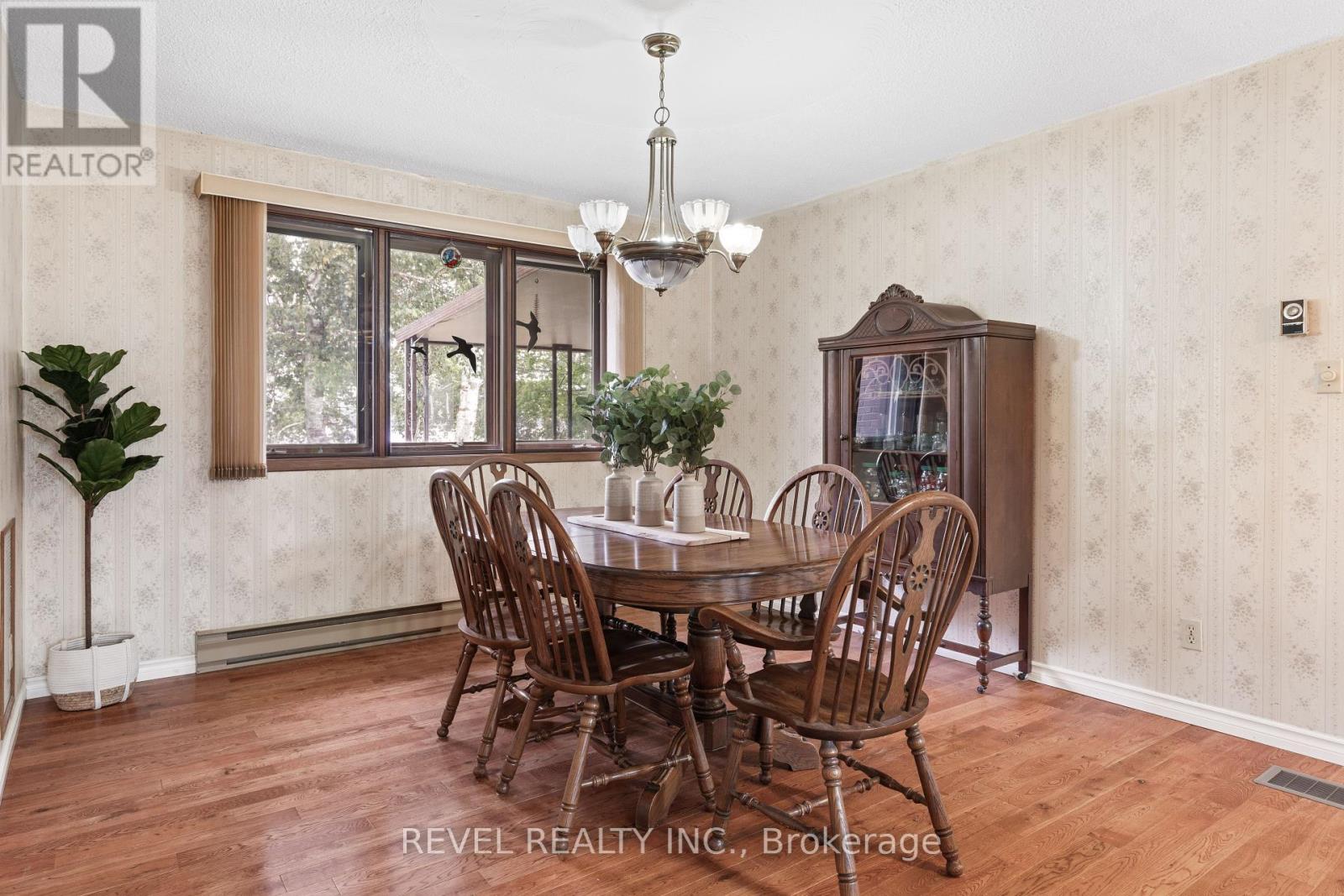 Photo 11 of 126 Pinewood Boulevard, Kawartha Lakes ON