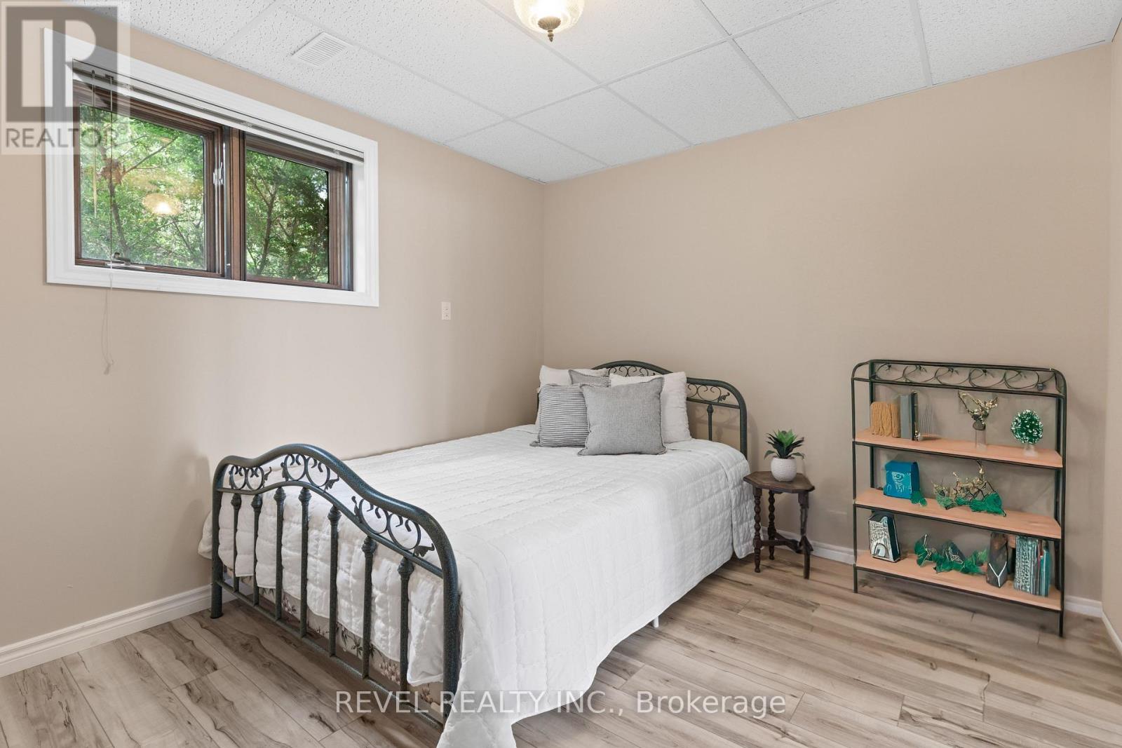 Photo 5 of 126 Pinewood Boulevard, Kawartha Lakes ON