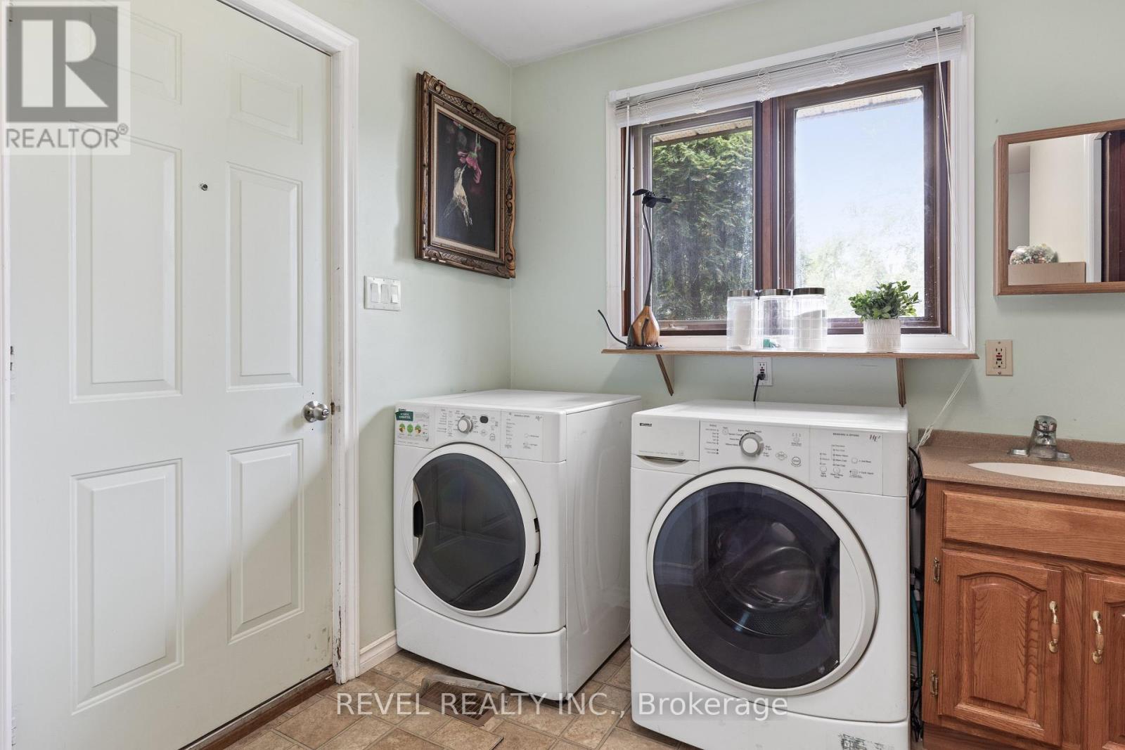 Photo 30 of 126 Pinewood Boulevard, Kawartha Lakes ON