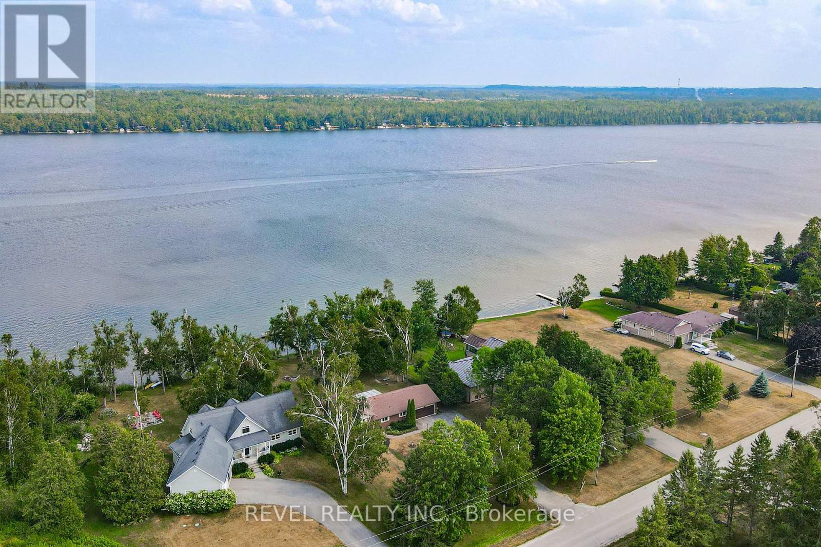 Photo 2 of 126 Pinewood Boulevard, Kawartha Lakes ON