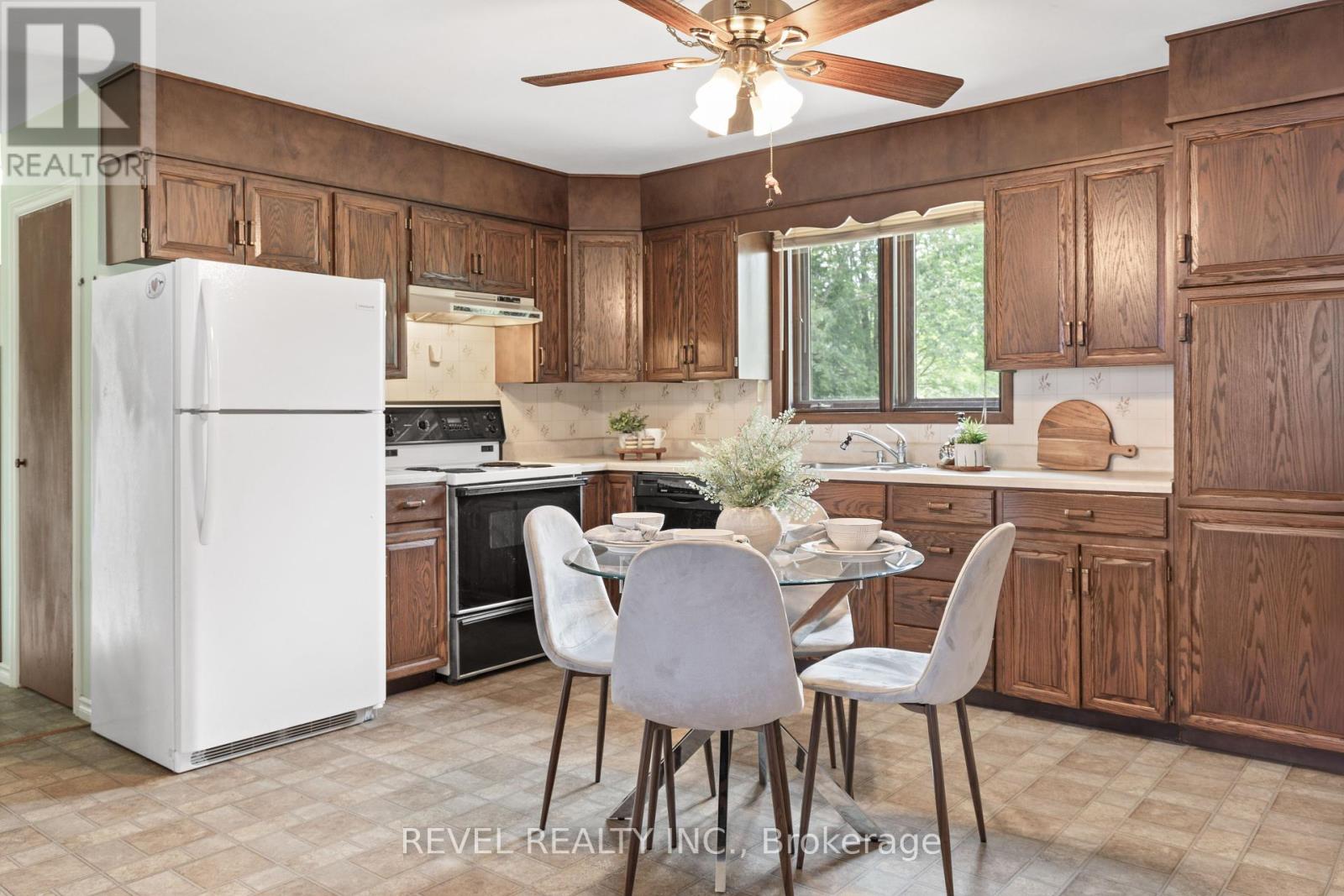 Photo 26 of 126 Pinewood Boulevard, Kawartha Lakes ON