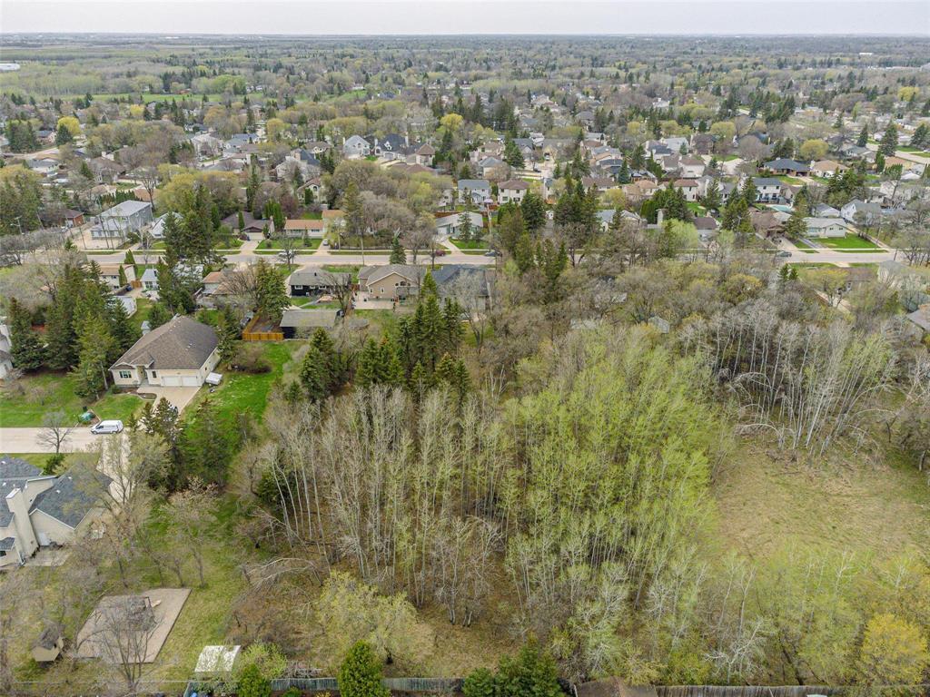 Photo 3 of 747 Elmhurst Road, Winnipeg MB