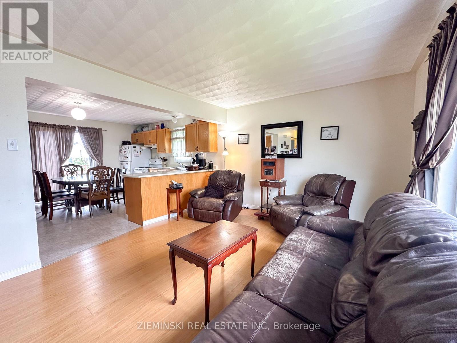 Photo 3 of 659 Victoria Road, Iroquois Falls ON