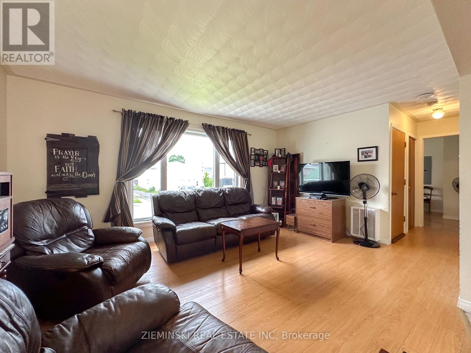 Photo 17 of 659 Victoria Road, Iroquois Falls ON