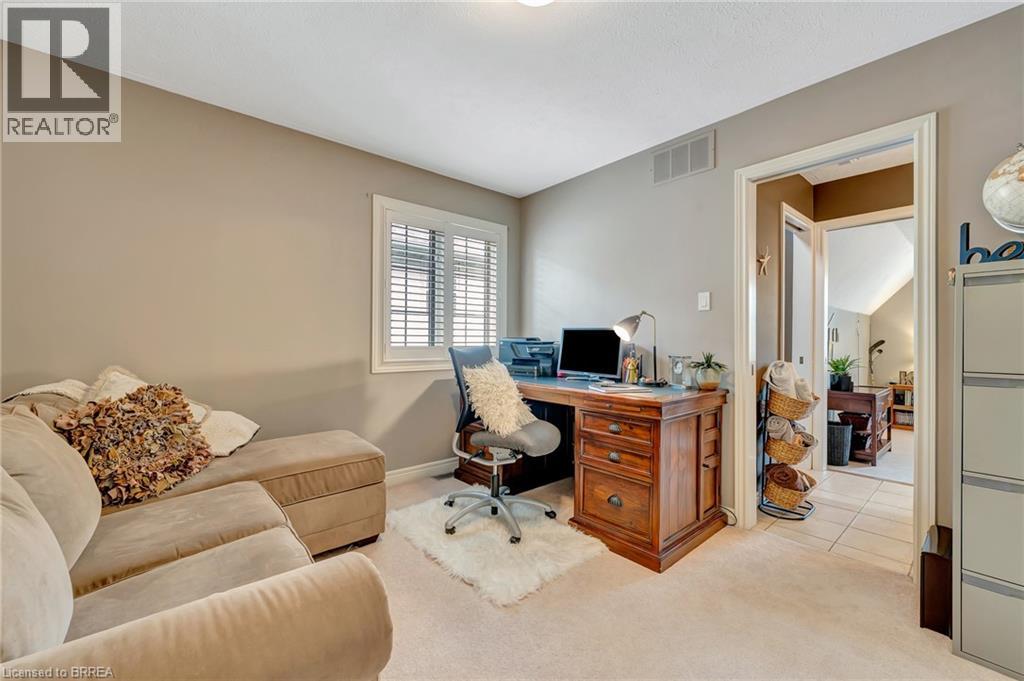 Photo 33 of 4 Macdonald Crescent, Brantford ON