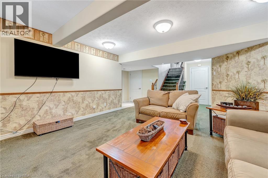 Photo 38 of 4 Macdonald Crescent, Brantford ON