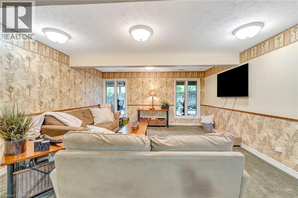 Photo 39 of 4 Macdonald Crescent, Brantford ON
