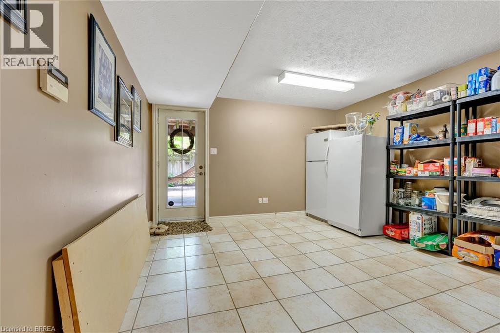 Photo 44 of 4 Macdonald Crescent, Brantford ON