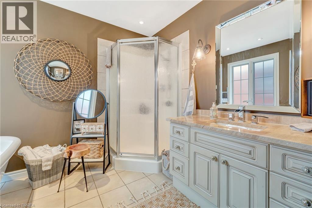 Photo 8 of 4 Macdonald Crescent, Brantford ON