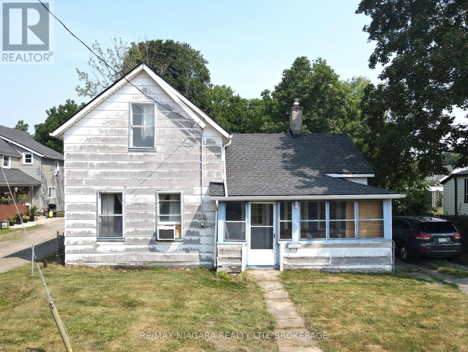 Photo 2 of 35 Forsythe Street, Fort Erie ON