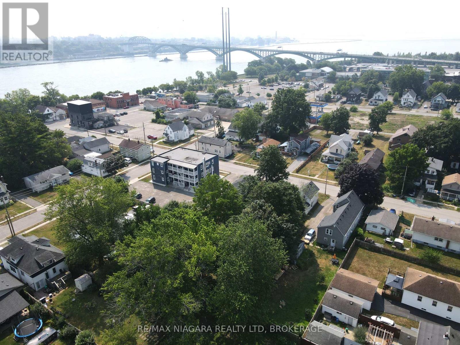 Photo 16 of 35 Forsythe Street, Fort Erie ON