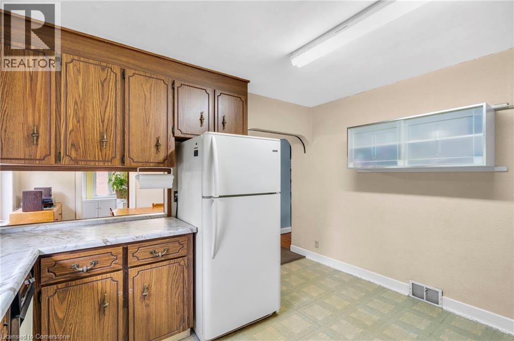 Photo 8 of 265 Fiddlers Green Road, Ancaster ON