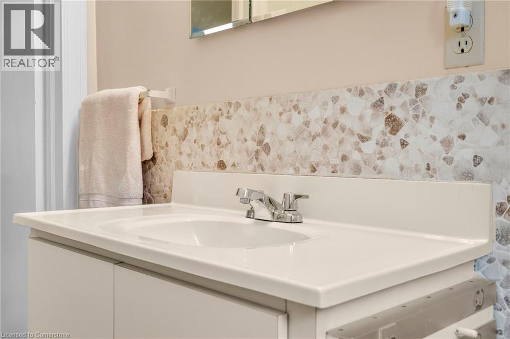 Photo 20 of 265 Fiddlers Green Road, Ancaster ON
