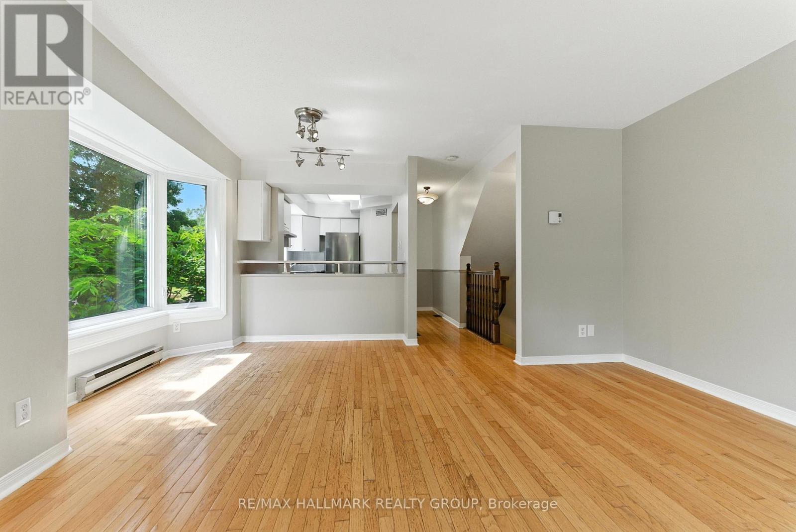 Photo 10 of 214 Briston Private, Ottawa ON