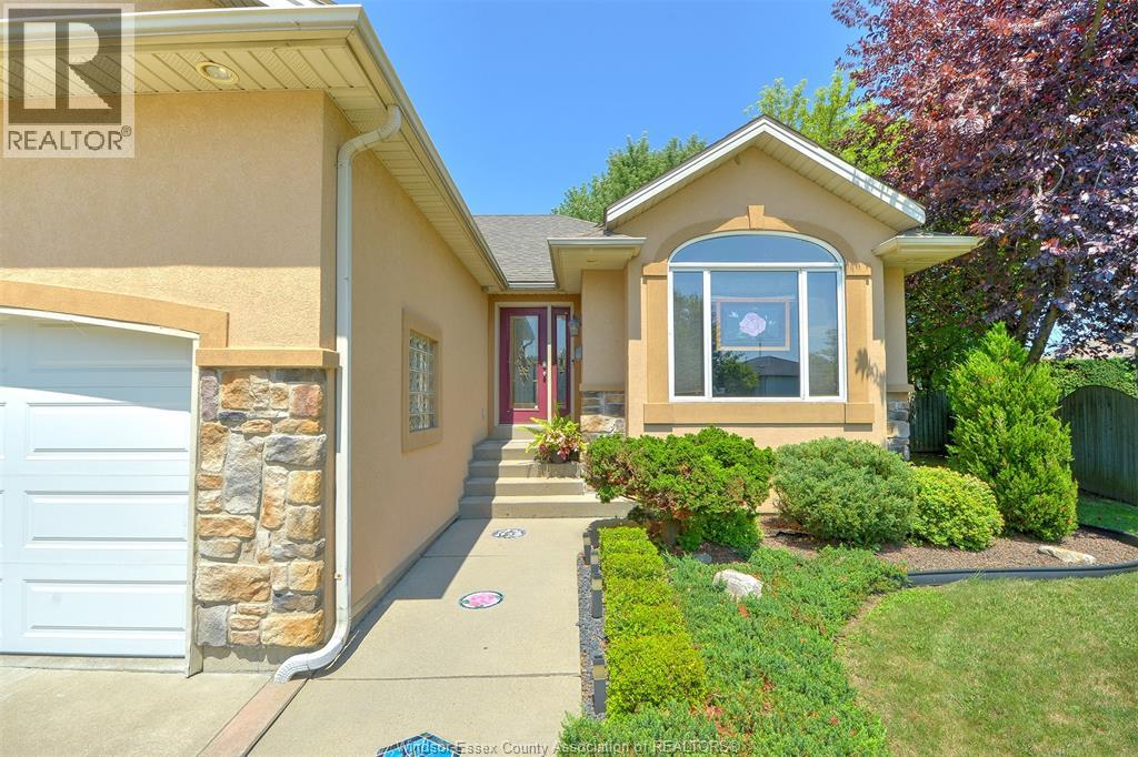 Photo 4 of 153 Purple Plum Drive, Kingsville ON