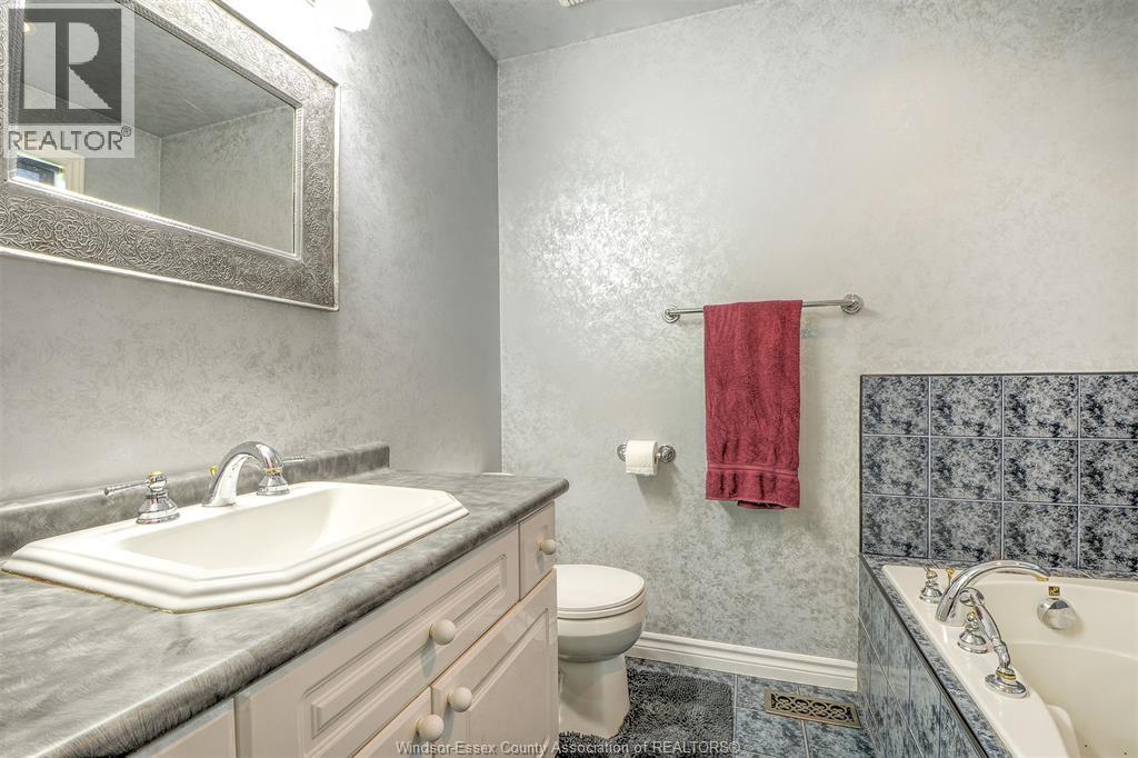 Photo 15 of 153 Purple Plum Drive, Kingsville ON