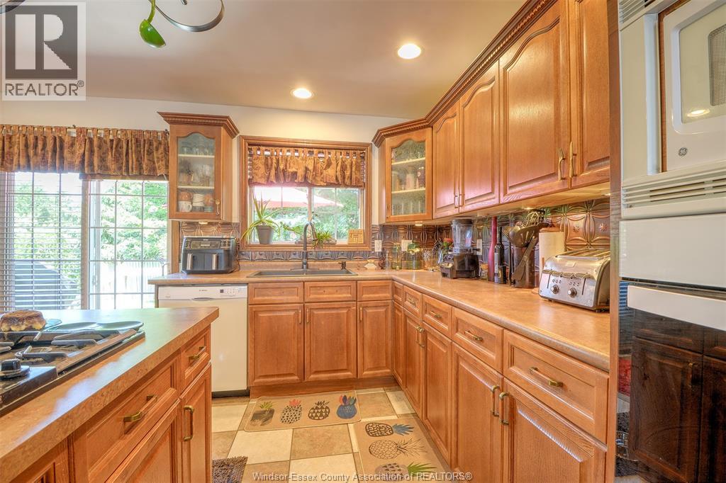 Photo 11 of 153 Purple Plum Drive, Kingsville ON