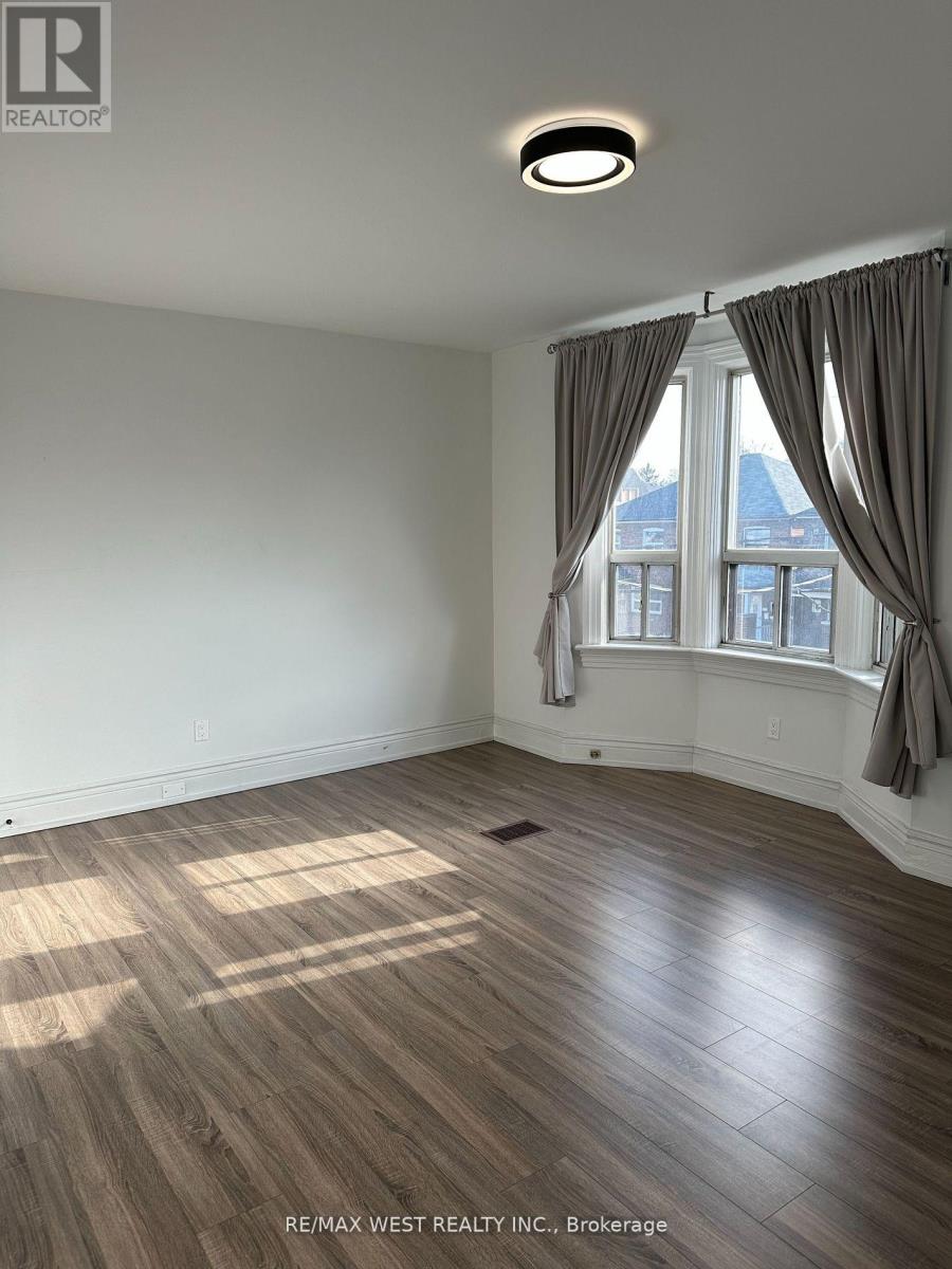 Photo 5 of 2nd 3rd 563 Ossington Avenue, Toronto ON