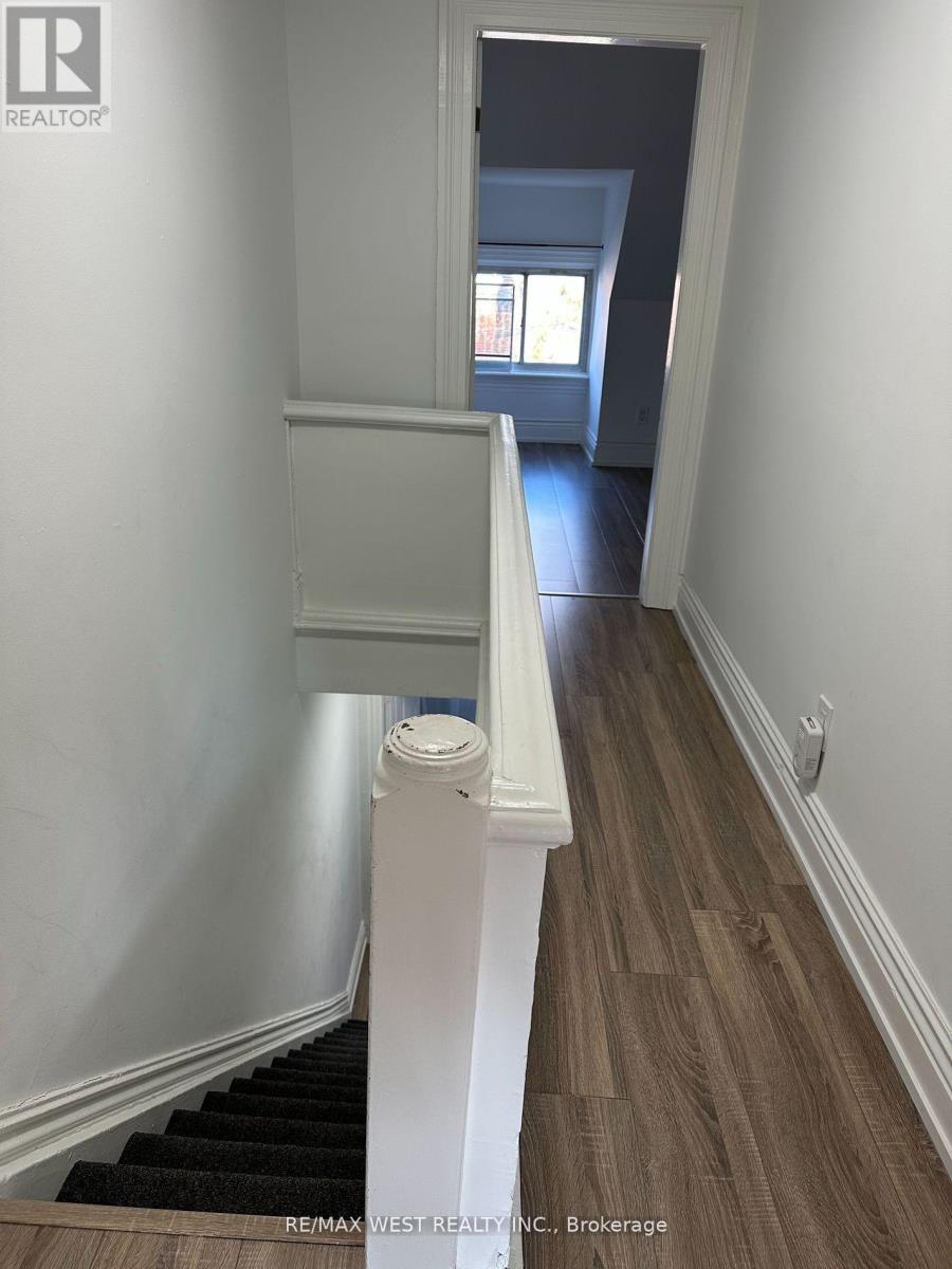 Photo 15 of 2nd 3rd 563 Ossington Avenue, Toronto ON