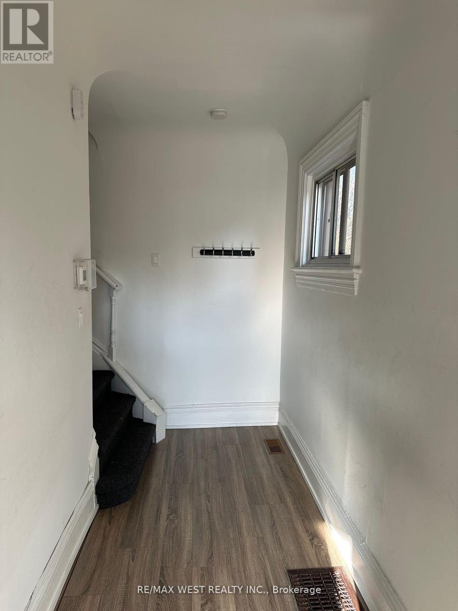 Photo 1 of 2nd 3rd 563 Ossington Avenue, Toronto ON