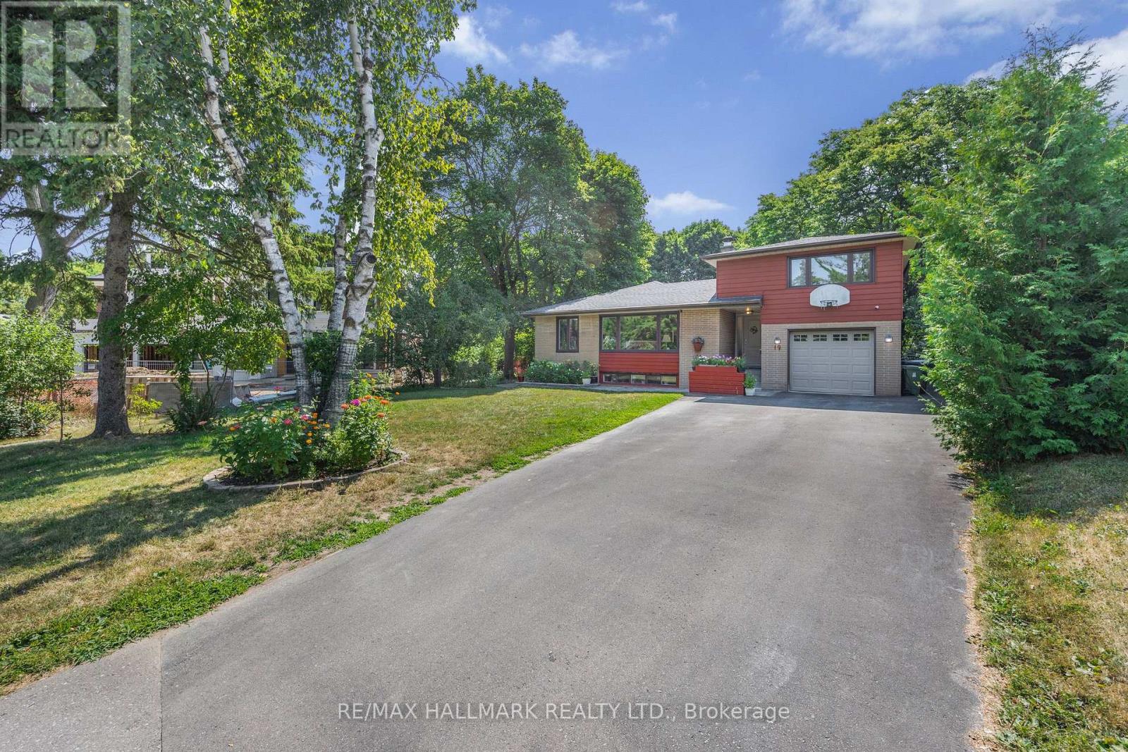 Photo 2 of 19 Talwood Drive, Toronto ON