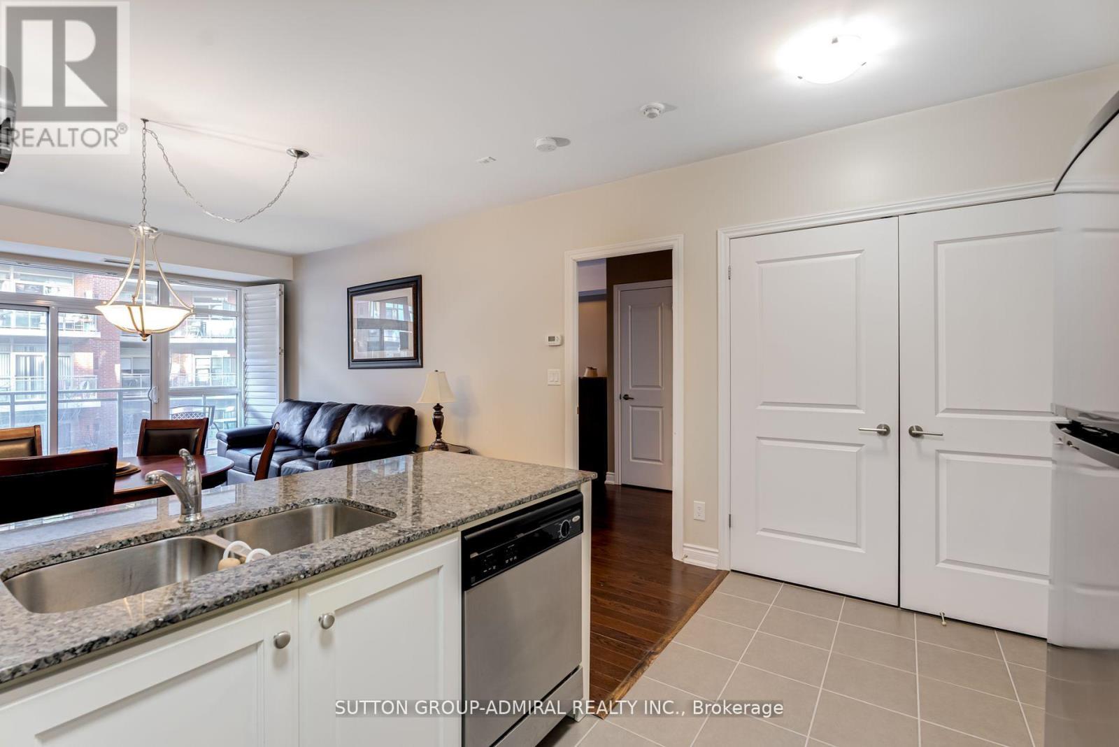 Photo 11 of 342 281 Woodbridge Avenue, Vaughan ON