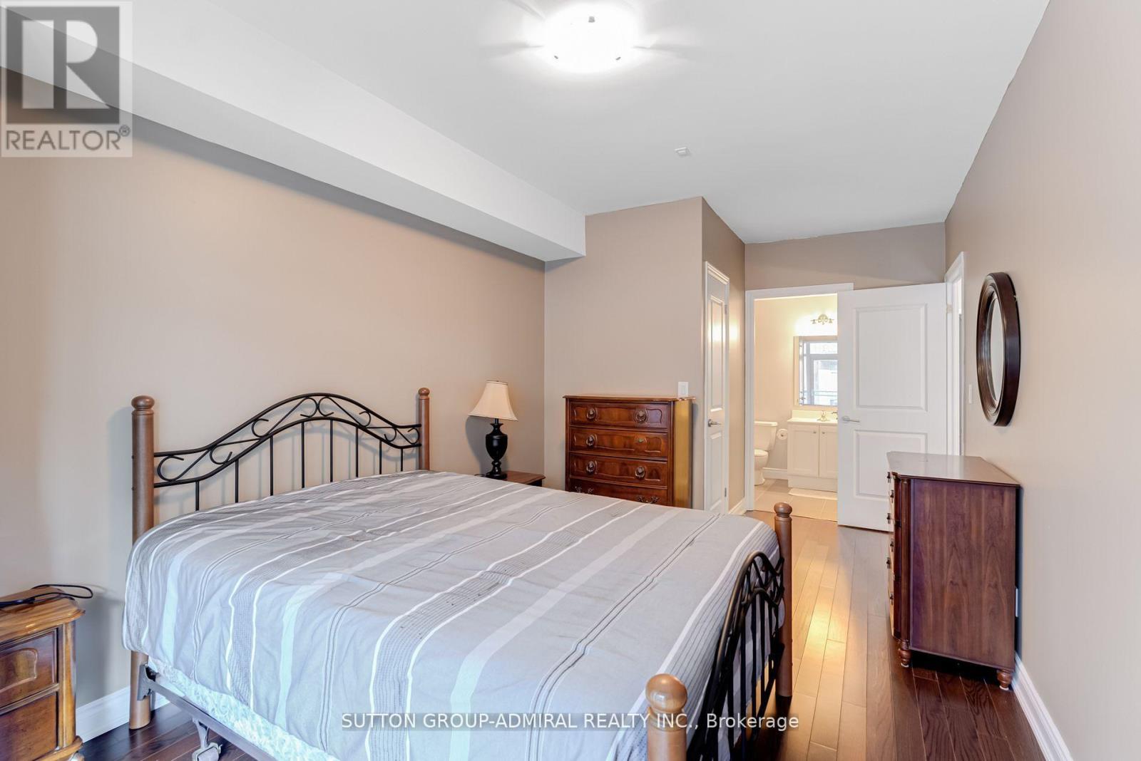 Photo 4 of 342 281 Woodbridge Avenue, Vaughan ON