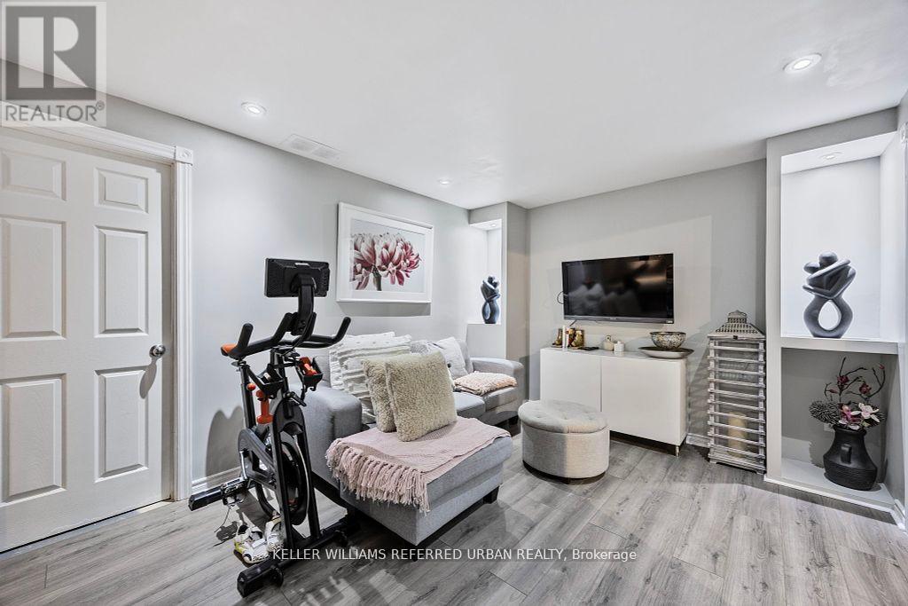 Photo 21 of 15 325 West N Street, Orillia ON
