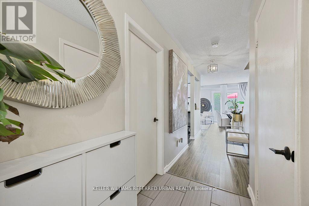 Photo 3 of 15 325 West N Street, Orillia ON