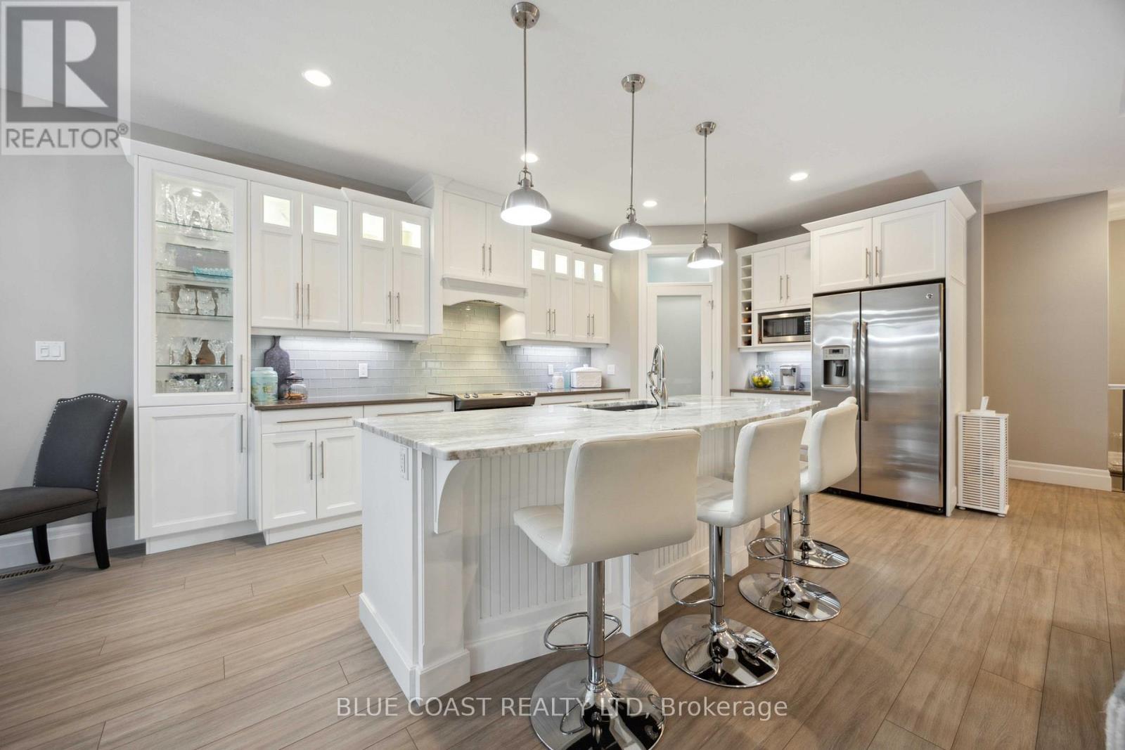 Photo 5 of 1078 Mike Weir Drive, Sarnia ON