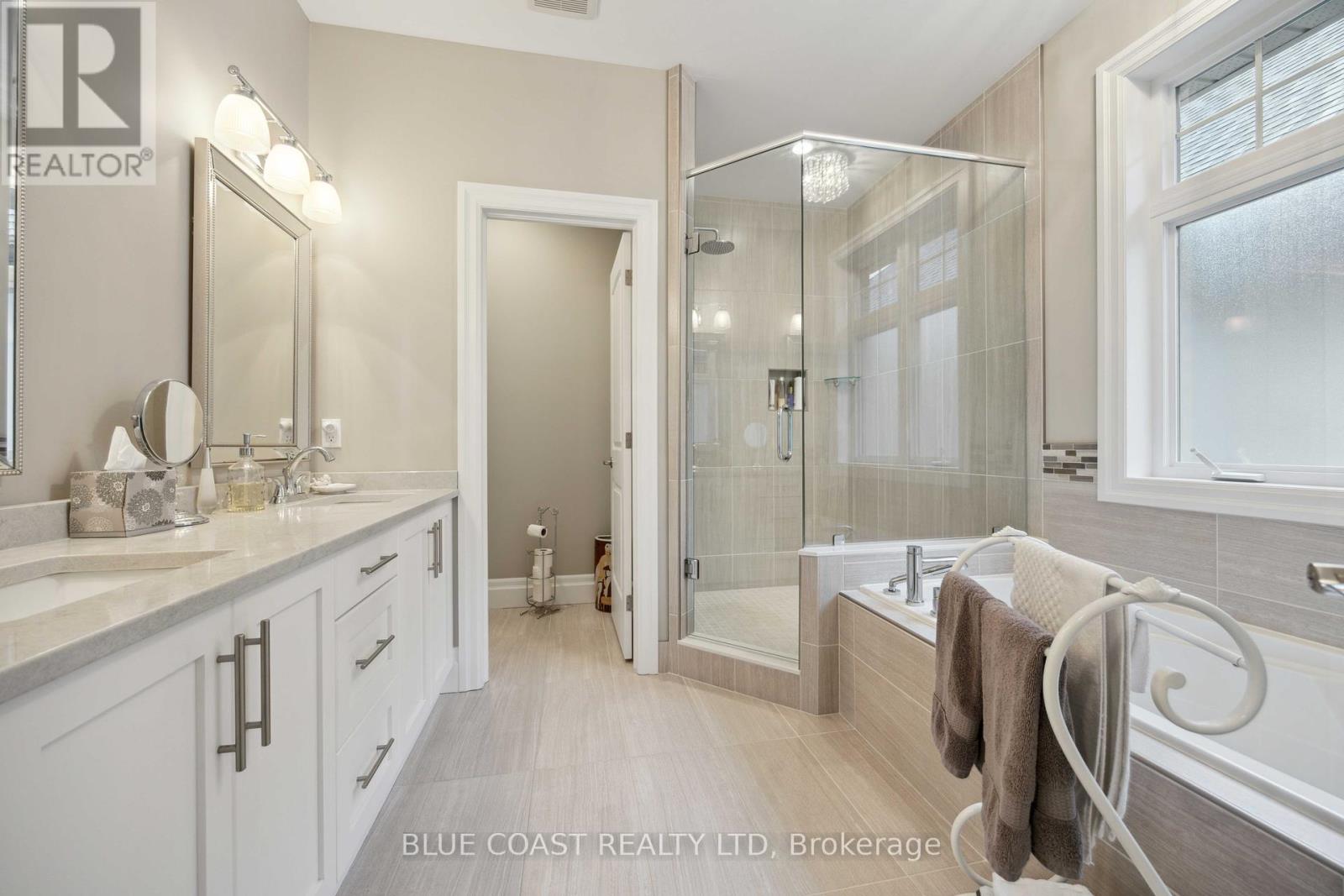 Photo 6 of 1078 Mike Weir Drive, Sarnia ON