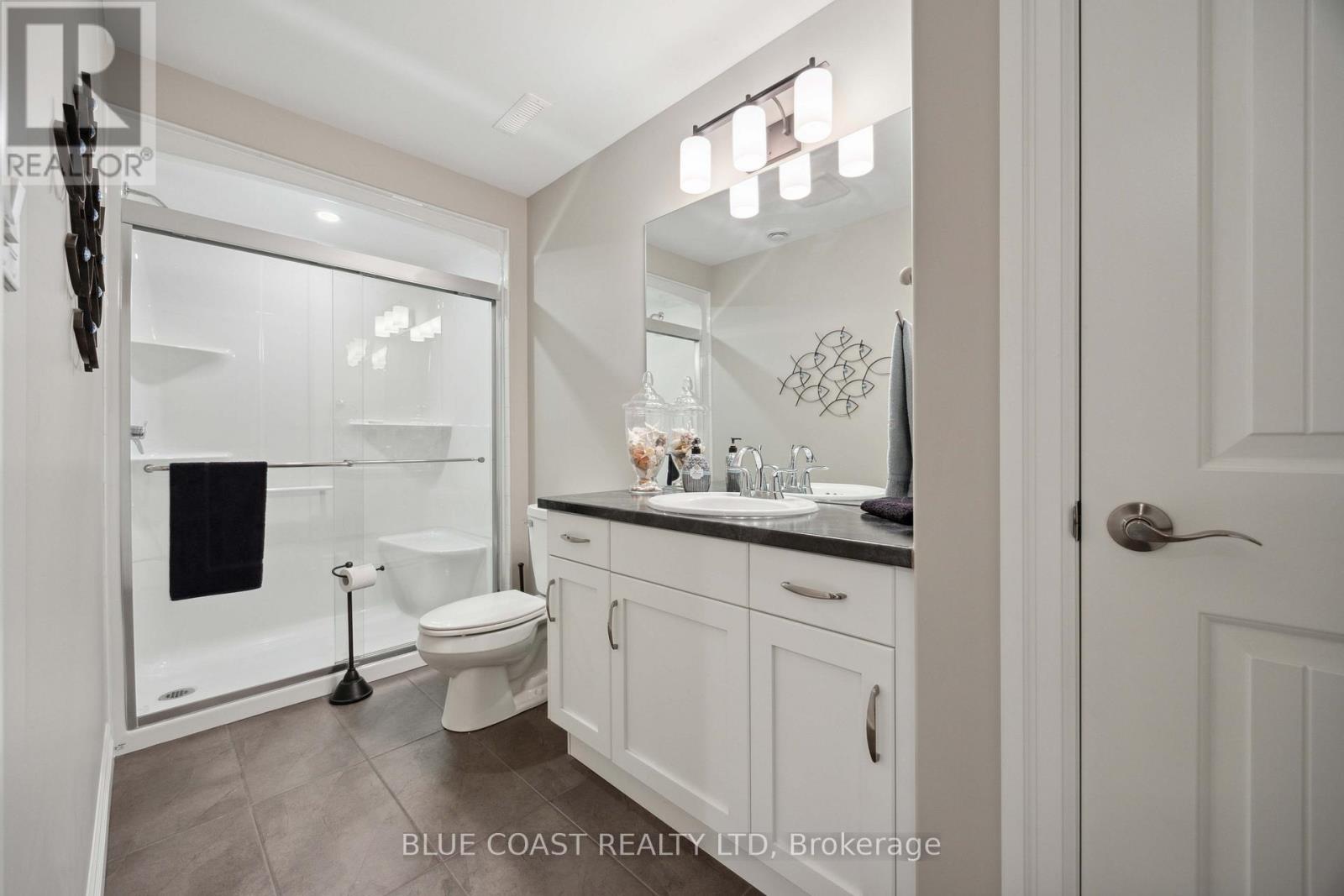 Photo 4 of 1078 Mike Weir Drive, Sarnia ON