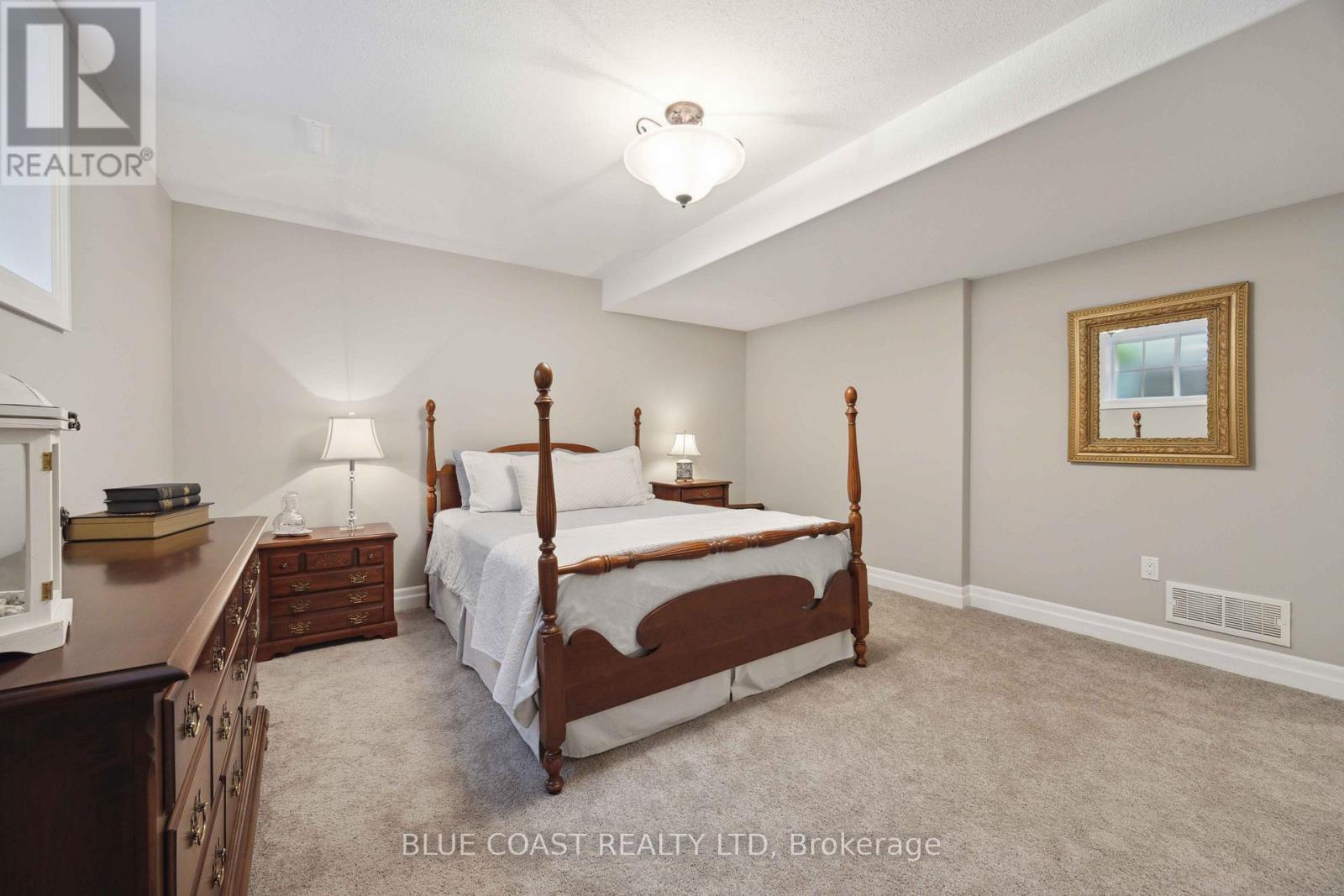 Photo 3 of 1078 Mike Weir Drive, Sarnia ON