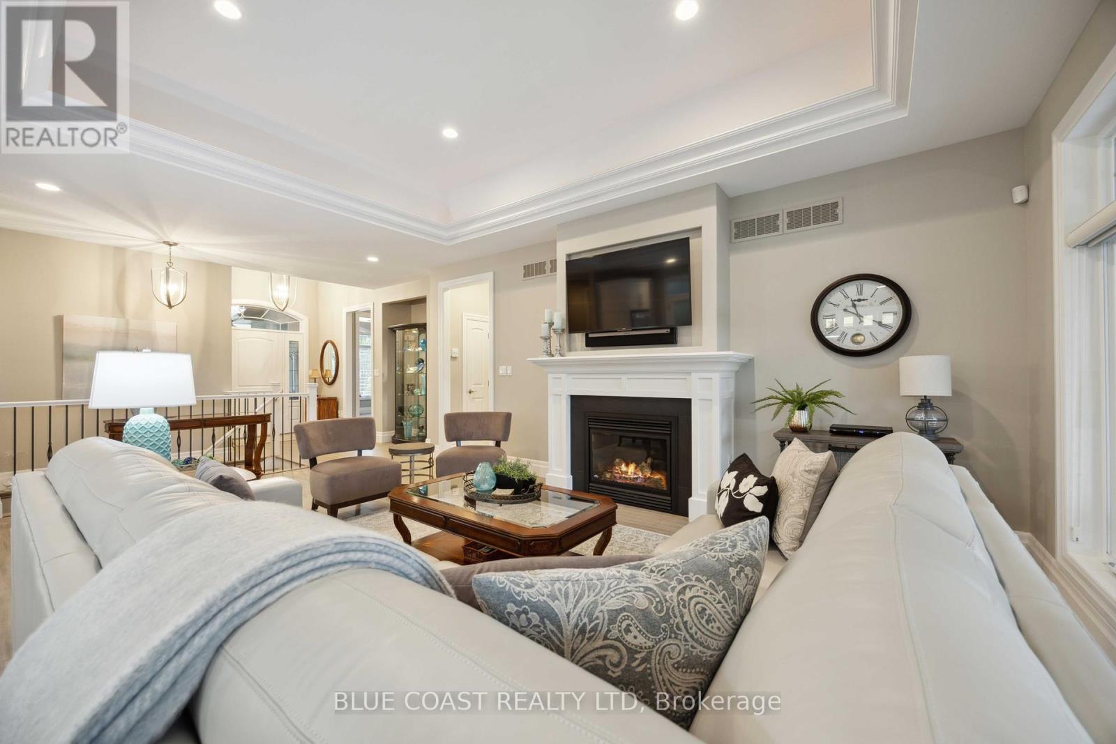 Photo 10 of 1078 Mike Weir Drive, Sarnia ON