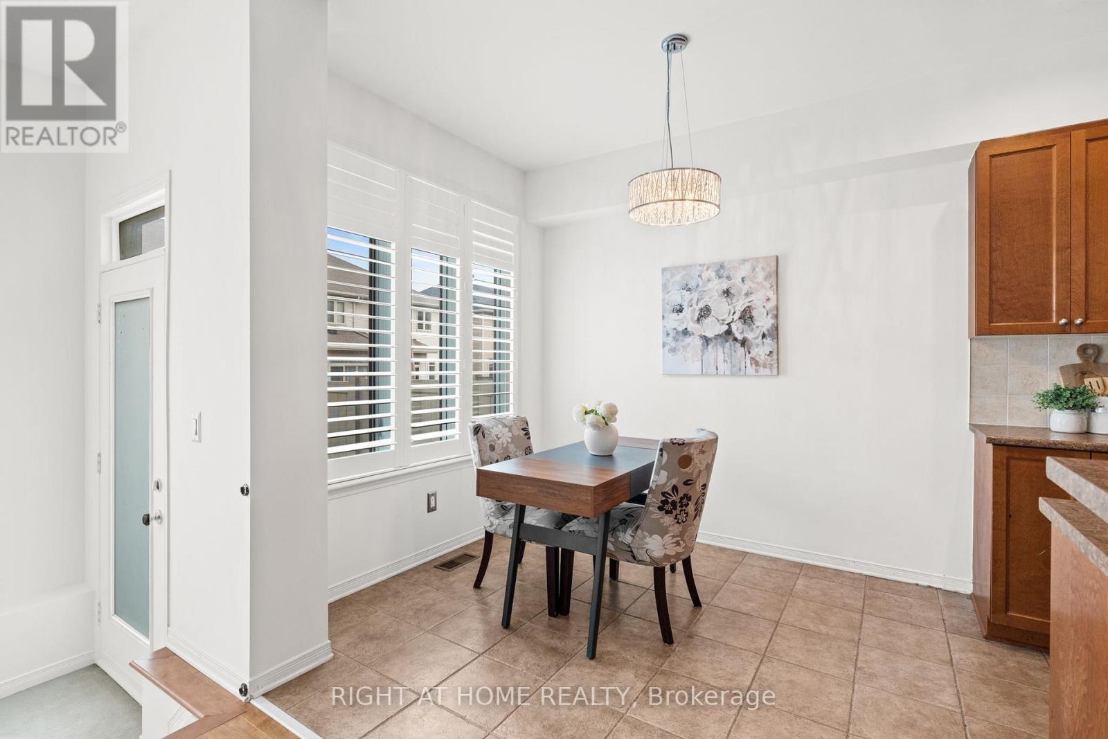 Photo 10 of 206 Calaveras Avenue, Ottawa ON