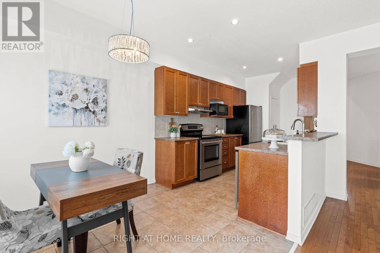 Photo 11 of 206 Calaveras Avenue, Ottawa ON