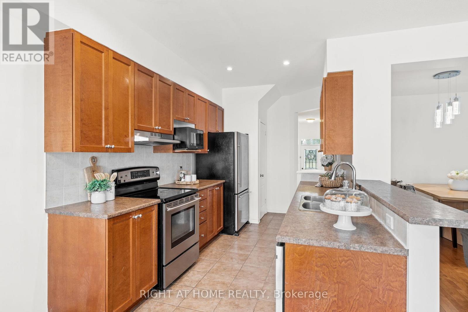Photo 12 of 206 Calaveras Avenue, Ottawa ON