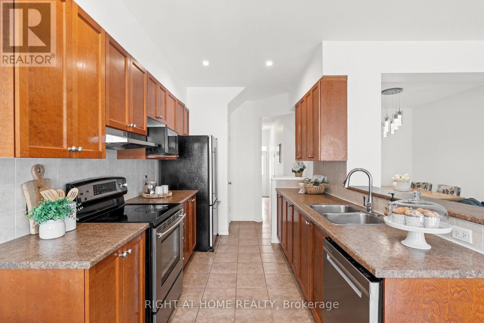 Photo 13 of 206 Calaveras Avenue, Ottawa ON