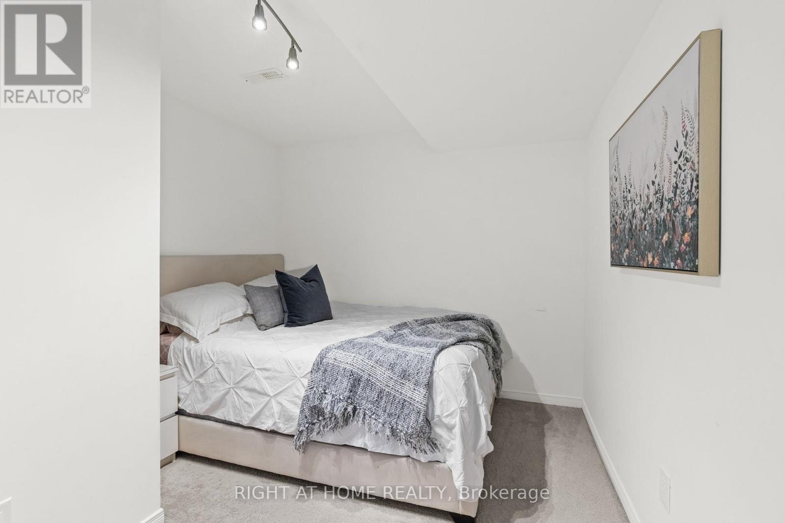 Photo 32 of 206 Calaveras Avenue, Ottawa ON
